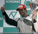 Button repite victoria en medio del diluvio; Alonso, undécimo