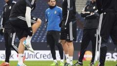 Karim Benzema no terminó el entrenamiento y es duda