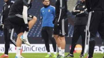 Karim Benzema no terminó el entrenamiento y es duda