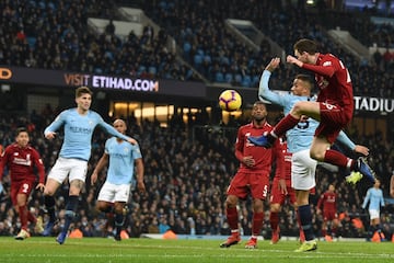1-1. Roberto Firmino marcó el gol del empate tras un pase de Andrew Rboertson.