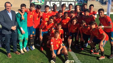 Los jugadores de la Selecci&oacute;n Sub-15, tras su victoria.