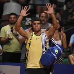 Alcaraz cumple su promesa y se tatúa una fresa como campeón de Wimbledon