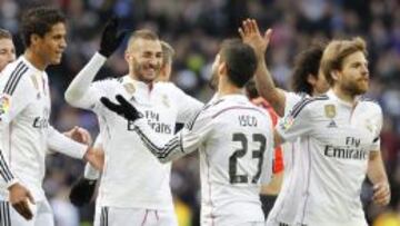 Los jugadores blancos celebran un gol en el Bernabéu