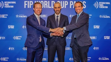 David Sugden (Premier Pádel), Bader Nasser Al-Kharafi (BNK) y Luii Carraro (FIP) sellan el acuerdo del Mundial.