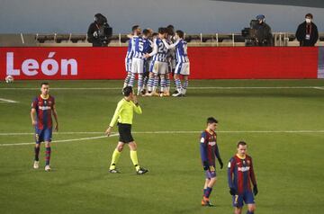 1-1. Mikel Oyarzabal celebró el primer gol que anotó de penalti.