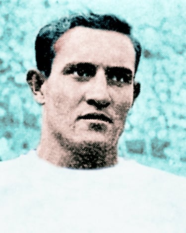 Pantaleón, defensa firme y de gran carácter, tuvo un paso por el Real Madrid en la temporada 1957-58, donde apenas pudo mostrar su potencial en un equipo plagado de figuras. Su verdadera trayectoria se consolidó en el Elche, club al que llegó en 1960 y donde permaneció hasta 1965. En esos años fue un baluarte defensivo, aportando seguridad y compromiso, y ayudando al conjunto franjiverde a asentarse en la Primera División.