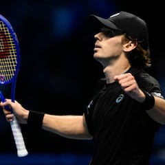 De Miñaur revive y clasifica a Alcaraz para los cruces de las ATP Finals