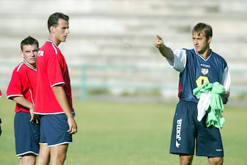 Lopetegui sería sustituido al poco de comenzar la temporada. El Rayo acabaría bajando a la Segunda B española. 