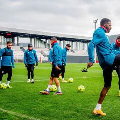 Iñigo Vicente entra por Nico Williams ante el Elche