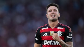 Saúl, en un partido con Flamengo.