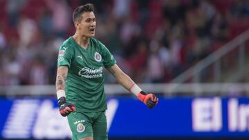 Raúl Gudiño quiere jugar y podría salir de Chivas