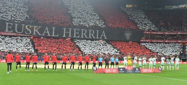Formación de los equipos del Athletic Club y Osasuna.