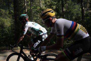 La etapa 4 del Tour de Francia terminó con un final emocionante en alta montaña. El corredor del Jumbo-Visma, Primoz Roglic, se impuso en los últimos metros. Nairo Quintana fue el mejor colombiano al terminar cuarto. Miguel Ángel López fue sexto y Egan Bernal séptimo 