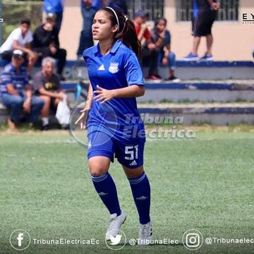 La volante '5' juega en Emelec de la Liga ecuatoriana desde abril del año 2019. Comenzó su carrera como delantera e incluso llegó a posicionarse como creativa, pero encontró su lugar en el mediocampo defensivo.