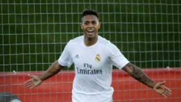 Los tres goles del Castilla fueron de su pichichi, el dominicano Mariano. 