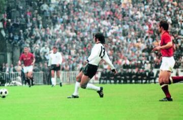 Otra vez estuvo Heynckes en la jugada. Su pase lo cazó Gerd Müller y volvió a demostrar su gran categoría de Hombre-gol anotando el gol 3-0.