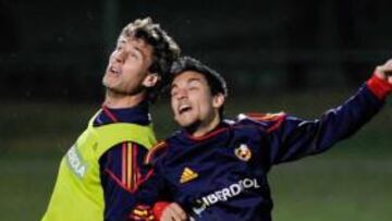 <b>LA TORRE ROJA. </b>Llorente, ejercitándose, junto a Nvas