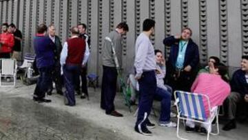 <b>ENGAÑADOS. </b>Miles de socios hicieron cola muchas horas y al final se quedaron sin entradas.