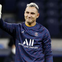 Keylor Navas gets a standing ovation on his return to Madrid