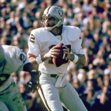 Ken Stabler quarterback de Raiders.