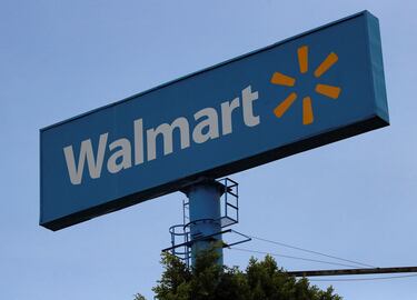 Walmart customers shocked as four men ride horses into the store and get arrested