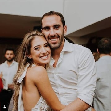 El central uruguayo del Atlético de Madrid, Diego Godín, y su mujer Sofía Herrera contrajeron matrimonio en la parroquia San José de Manga, en Montevideo (Uruguay).