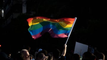 Junio es el Mes del Orgullo, también conocido como Pride Month. ¿Cuál es el origen de la bandera LGBT+ y por qué tiene los colores del arcoiris?