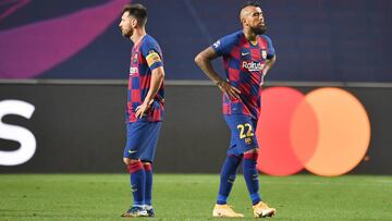 firo Champions League: 08/14/2020 1/4 final, quarter final FC Bayern Munich, Munchen - FC Barcelona Lionel MESSI, and, with, Arturo VIDAL, disappointment, disappointed, whole figure, facial expression, gesture. PHOTO: Frank Hoermann / SVEN SIMON / Pool / 