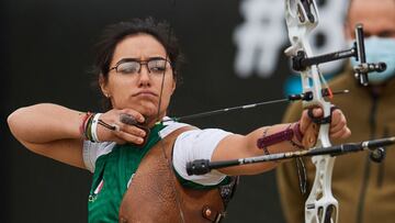 Ana Vázquez durante una competencia de tiro con arco