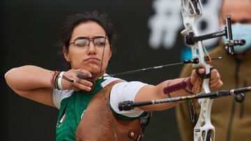 Ana V&aacute;zquez durante una competencia de tiro con arco