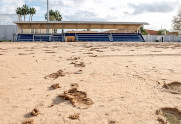 El barro cubre todo el terreno de juego.