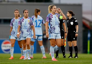 Soccer Football - Women's Euro 2025 Qualifier - Czech Republic v Spain - Stadium FC Chomutov, Chomutov, Czech Republic - July 12, 2024 Spain's Alexia Putellas looks dejected after the match REUTERS/David W Cerny