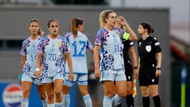 Soccer Football - Women's Euro 2025 Qualifier - Czech Republic v Spain - Stadium FC Chomutov, Chomutov, Czech Republic - July 12, 2024 Spain's Alexia Putellas looks dejected after the match REUTERS/David W Cerny