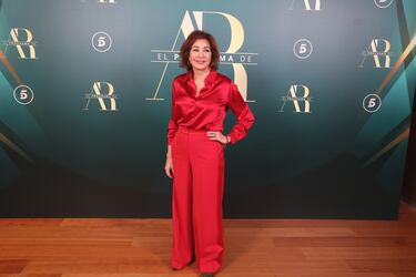 La periodista ya había superado un cáncer 12 años antes de comunicar que le habían detectado un carcinoma en una mama. Tras un duro tratamiento regresó a 'El programa de Ana Rosa' el 10 de octubre de 2021.