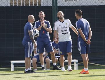 Barcelona 01Junio 2018, Espaa
Previa al Mundial 2018
Entrenamiento de la seleccion Argentina Ciudad Deportiva Joan Gamper, Barcelona.
Javier Mascherano de la Seleccion Argentina y Sampaoli
Foto Ortiz Gustavo
