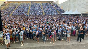 La afición del Málaga llenó el Auditorio Municipal para seguir el partido ante el Nàstic.