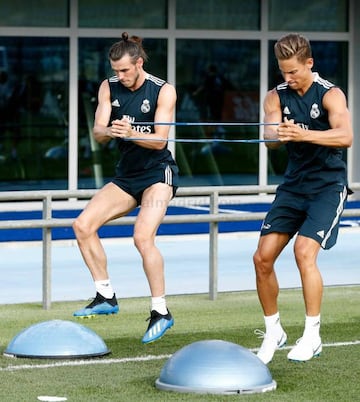 Marcos Llorente works out with Gareth Bale as Real Madrid get ready for their trip to the USA.