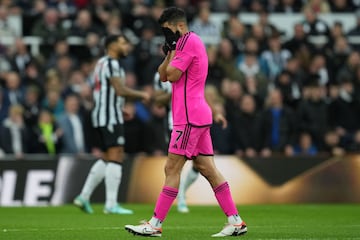 Raúl Jiménez reacts after being sent off by referee Samuel Barrott during the Premier League match between Newcastle United and Fulham at St James' Park.