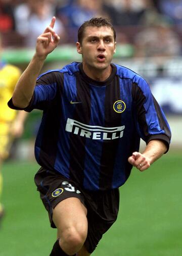 Durante cinco temporadas seguidas se convirtió en el máximo anotador del Inter de Milán en la Serie A desde la temporada 99/00 hasta la temporada 03/04