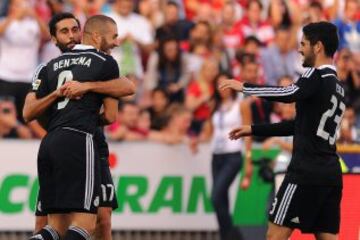 Benzema celebra el 0-3 con Arbeloa e Isco. 