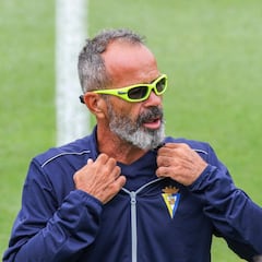 Cervera responde a Pellegrini: “Si podemos defendemos con once, no con ocho”