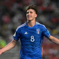 Casadei, el Balón de Oro Sub-20, se rinde a Valverde