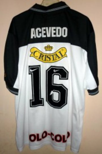 2000: Pedro Acevedo era figura de Cobresal y Colo Colo puso sus ojos en él. La camiseta del Cacique le pesó y en menos de un año se fue a Unión Española. 