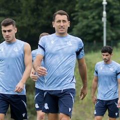 Sadiq y Zakharyan se acercan a su vuelta completa con el grupo