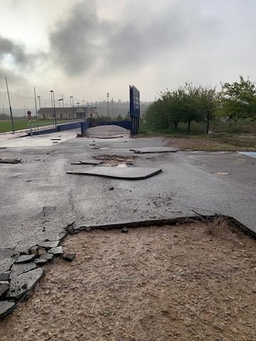 El acceso a la Ciudad Deportiva de Buñol. 