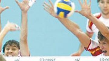 <b>DERROTA. </b>España intenta contrarrestar un ataque de Chequia.