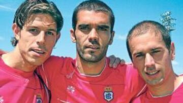 <b>RECUERDOS. </b>Barber, Iago Bouz¨®n y Aitor son los ¨²nicos jugadores que a¨²n siguen en el Recre que logr¨® el ascenso a Primera en Soria en 2006. Los tres vivir¨¢n hoy un encuentro muy especial y con grandes recuerdos.