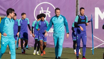 29/12/25
ENTRENAMIENTO REAL VALLADOLID
LUIS GARCIA TEVENET