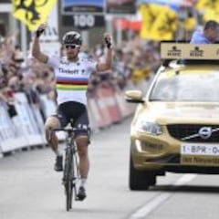 Un espectacular Sagan gana en Flandes su primer monumento