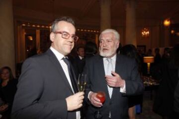Premios AS 2014. Ignacio Frauca, de PRISA TV, con Bernardo de Salazar, historiador futbol¨ªstico.